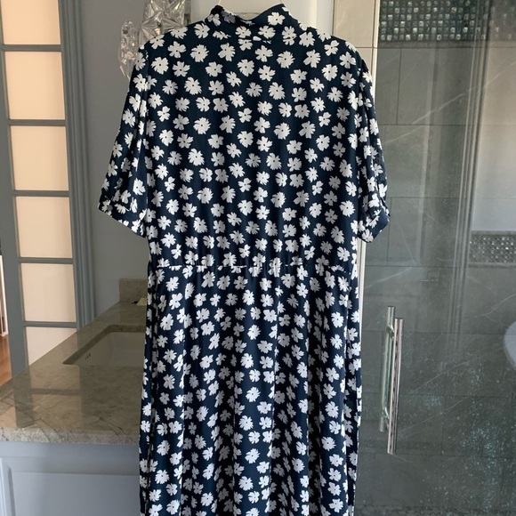 J. Crew Short-sleeve tie-neck dress in scattered daisies - Picture 8 of 12